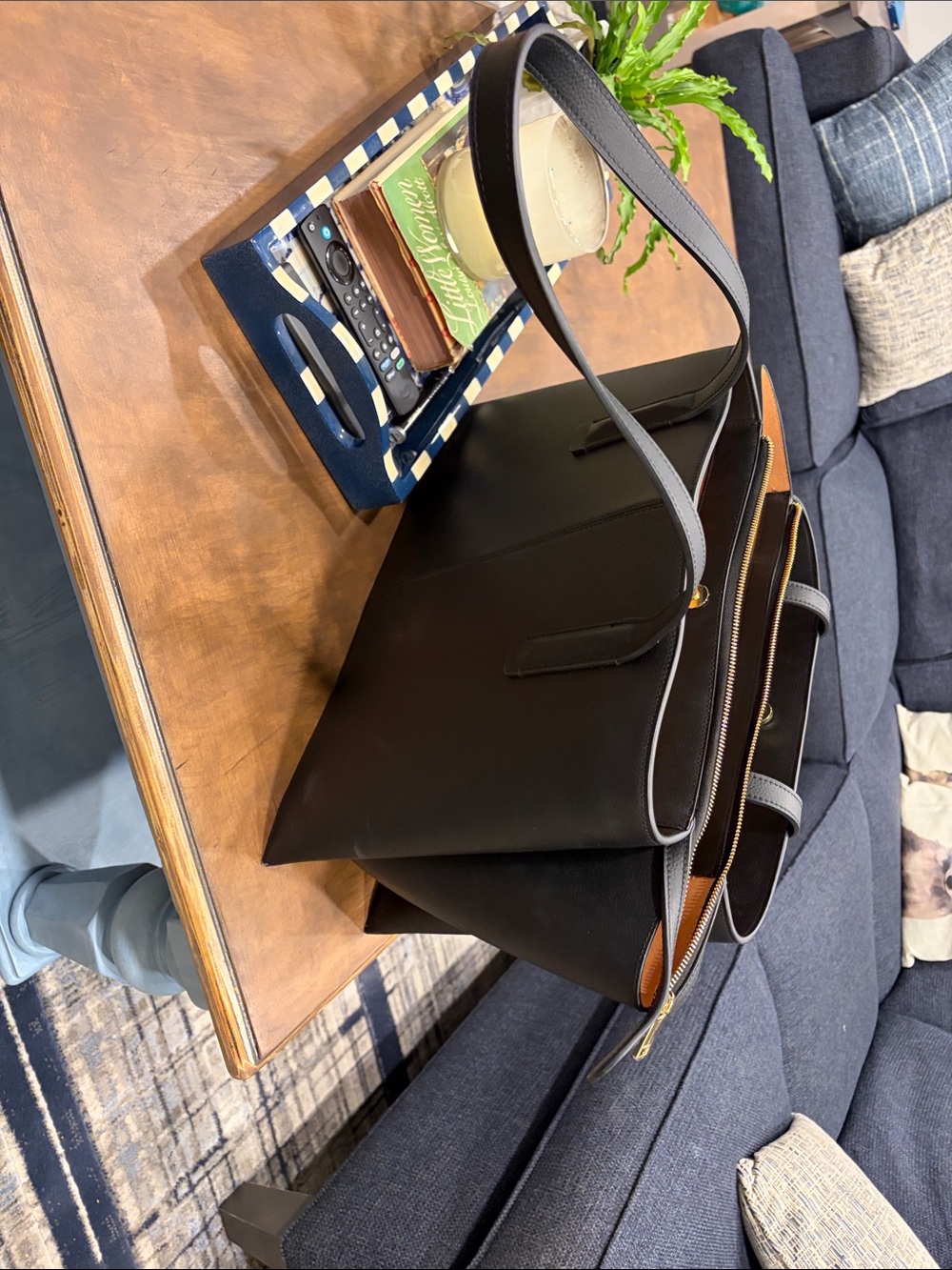 Classic Black Leather Tote Bag - Sleek Everyday Carry - Picture 5 of 5